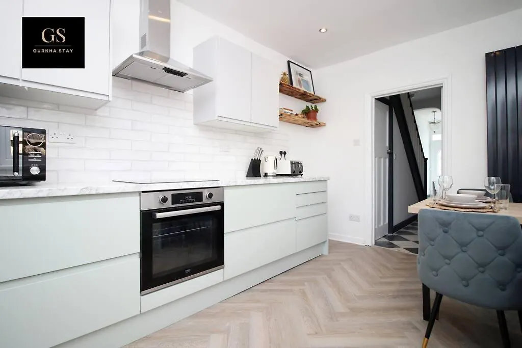 Ferienhaus Perfect Four Bed House For Groups,Contractors,Relocations By Gurkha Stay In Cardiff With Free Wifi