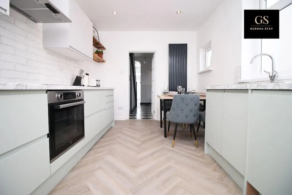 Ferienhaus Perfect Four Bed House For Groups,Contractors,Relocations By Gurkha Stay In Cardiff With Free Wifi