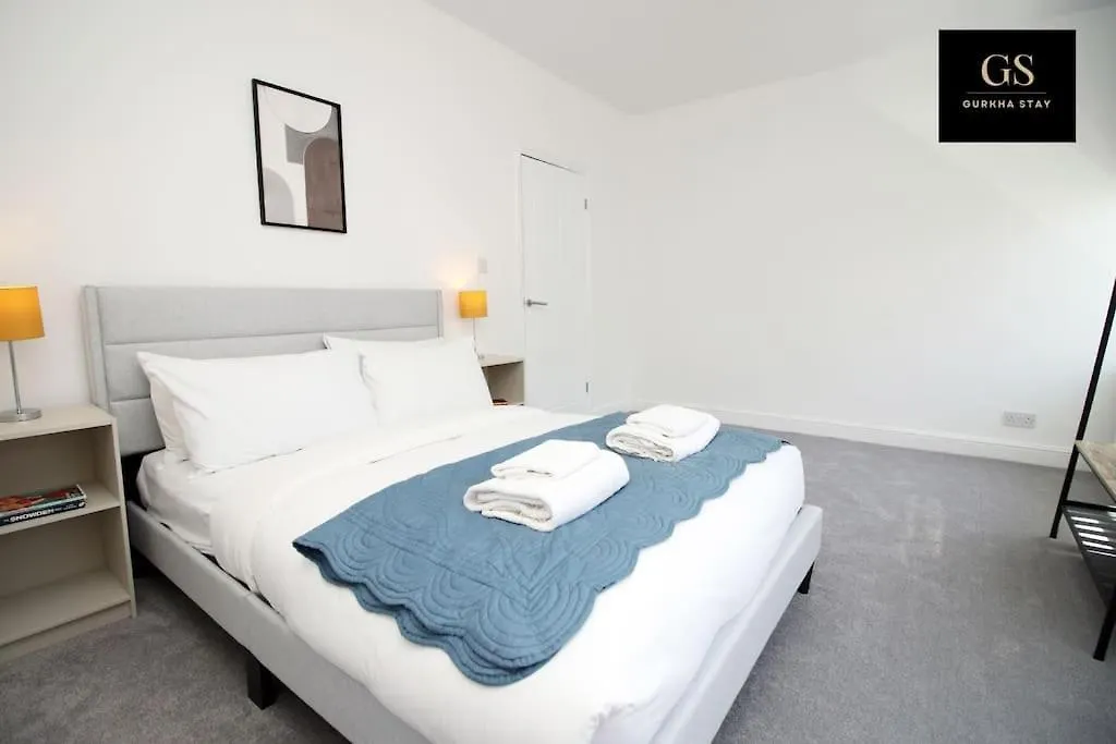 Perfect Four Bed House For Groups,Contractors,Relocations By Gurkha Stay In Cardiff With Free Wifi