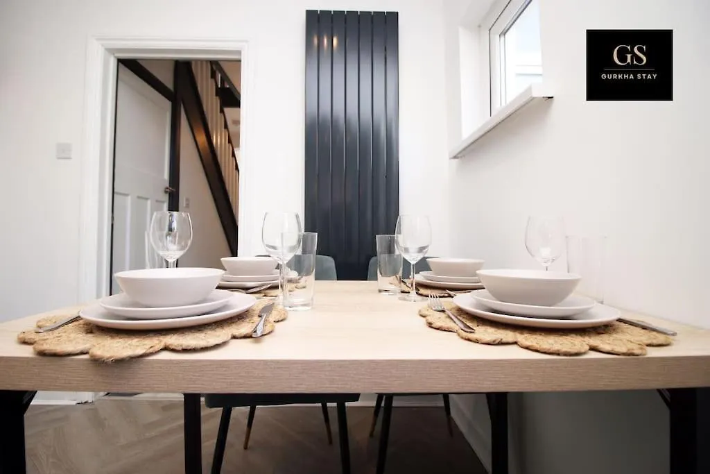Perfect Four Bed House For Groups,Contractors,Relocations By Gurkha Stay In Cardiff With Free Wifi 0*,