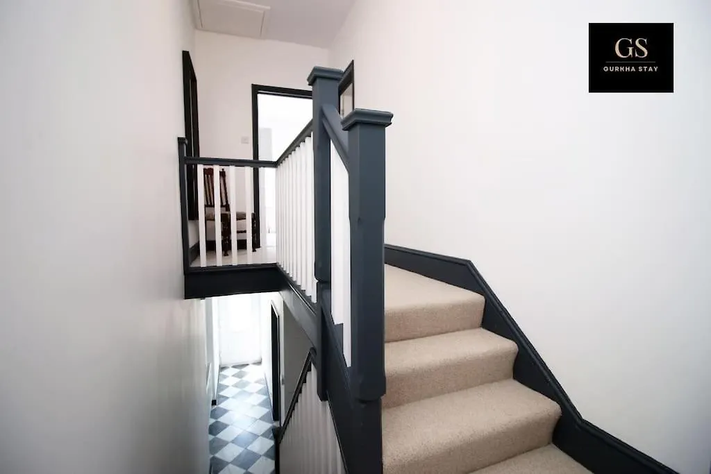 Perfect Four Bed House For Groups,Contractors,Relocations By Gurkha Stay In Cardiff With Free Wifi 0*,  Großbritannien