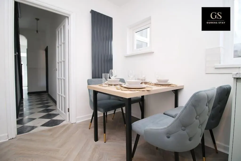 Perfect Four Bed House For Groups,Contractors,Relocations By Gurkha Stay In Cardiff With Free Wifi Σπίτι διακοπών